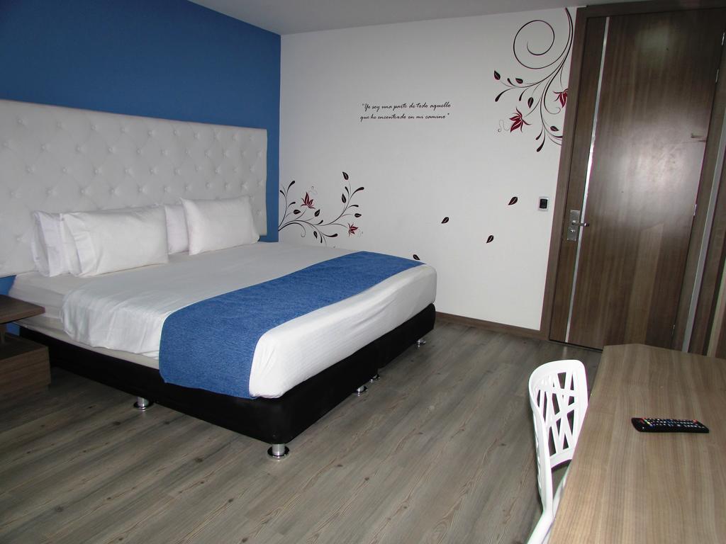 Aw Hotel Plaza Miranda Bogotá Pokoj fotografie